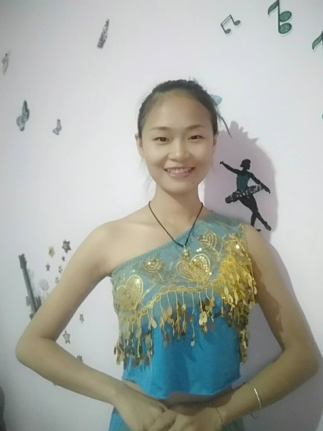 羅老師（音樂舞蹈教師）