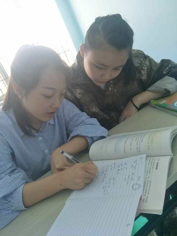鄧老師(學科教師）